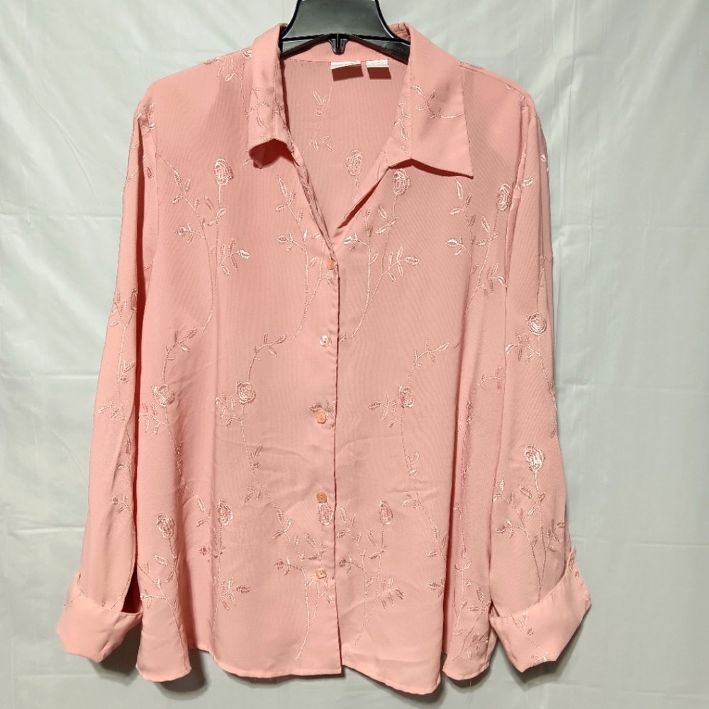 Studio C Plus EUC Women's Dressy Blouse, Size 22/24, Soft Pink Embossed Detail